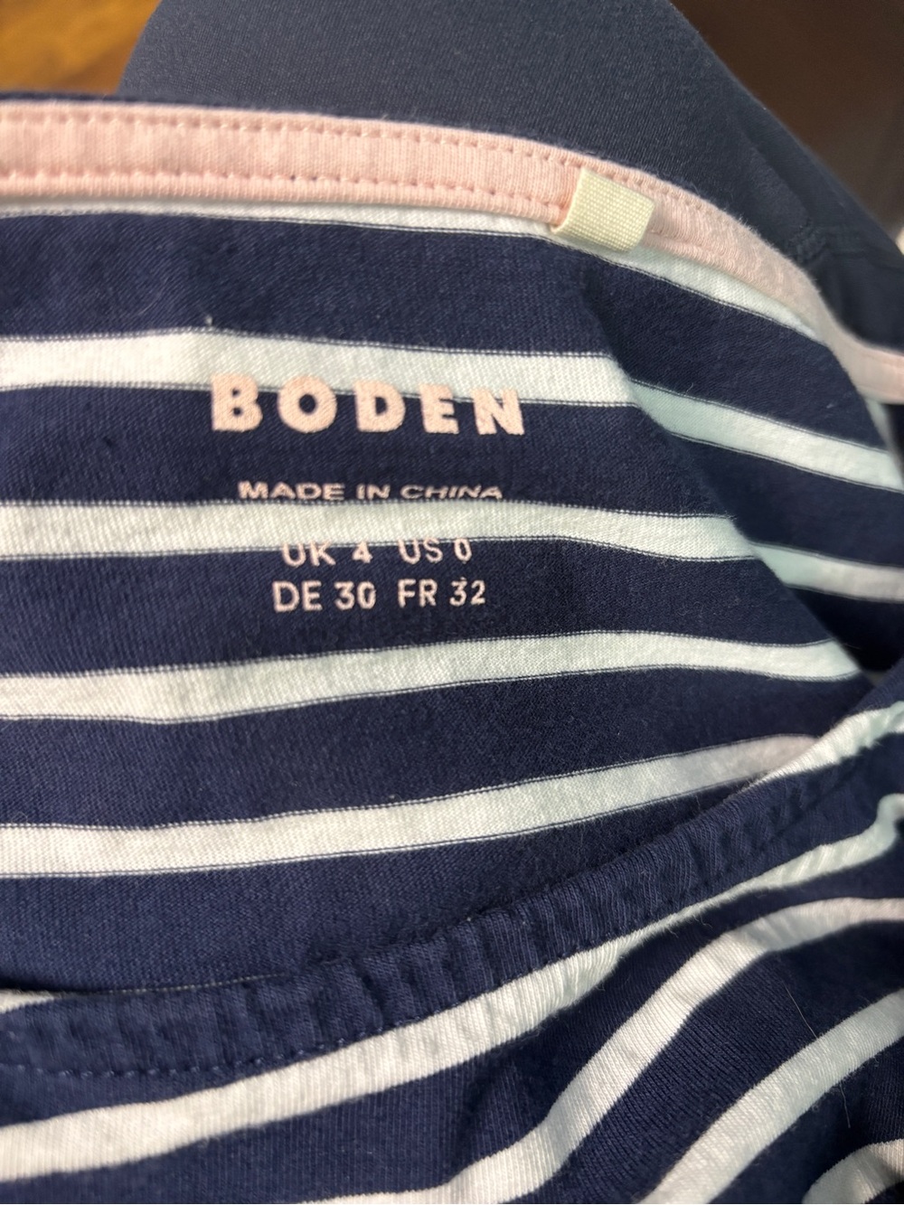 Boden navy stripe long sleeve top w/multicolor cuffs sz 0 excellent condition - Picture 3 of 4